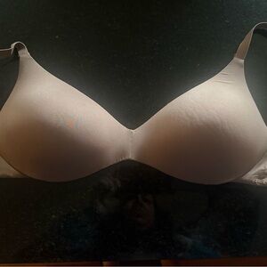 SKIMS Wireless T-Shirt Bra 32DDD Nude Seamless Logo NWOT